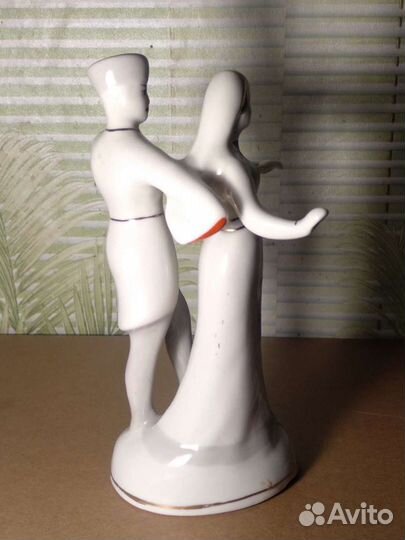 Редкая статуэтка, Танец лезгинки