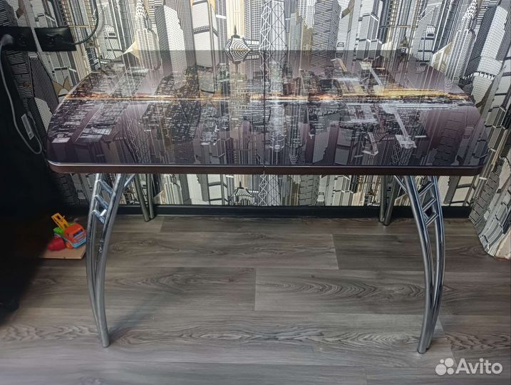 Кухонный стол стеклянный раздвижной