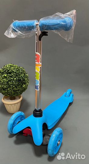 Самокат детский трехколесный новый