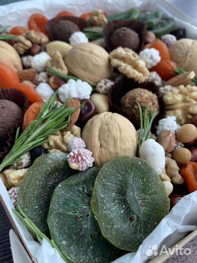 Подарочные наборы с орехами и сухофруктами