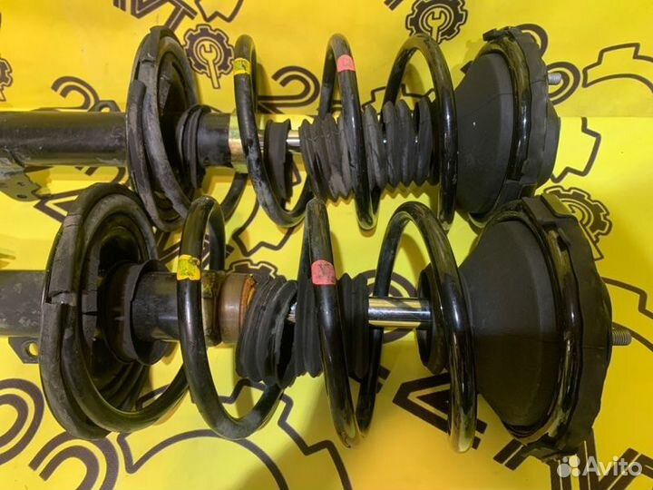 Стойки комплект передние Toyota Vista ZZV50 1ZZ-FE