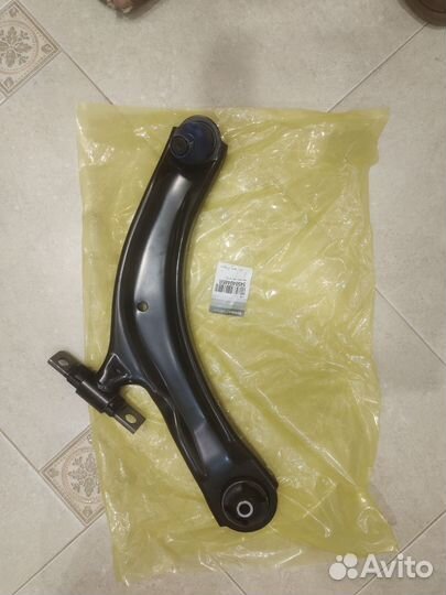 Правый рычаг передний нижней подвески qashqai