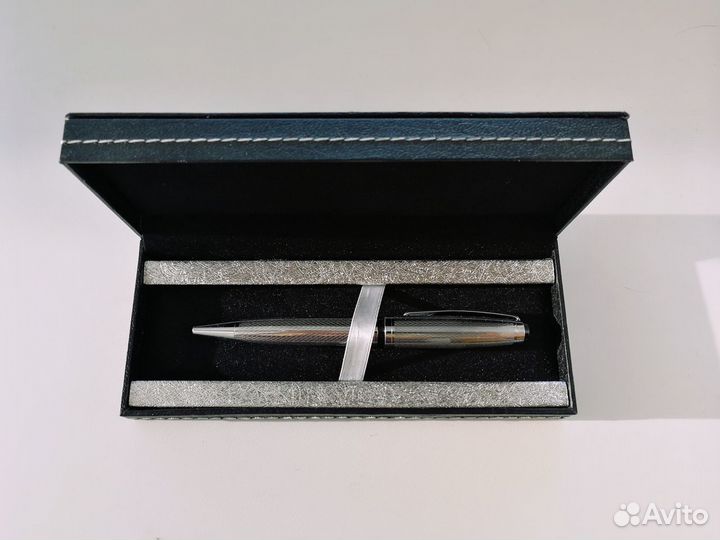 Ручка шариковая в подарочной упаковке.Новая