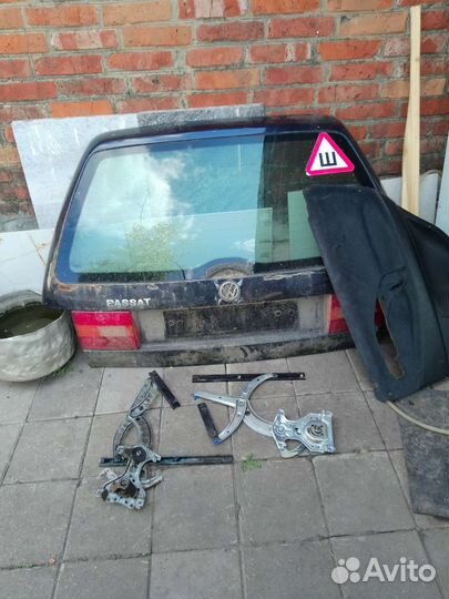 Задняя дверь багажника Passat B4