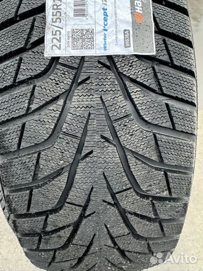 Hankook Winter I'Cept IZ3 X W636A 225/55 R18 102H