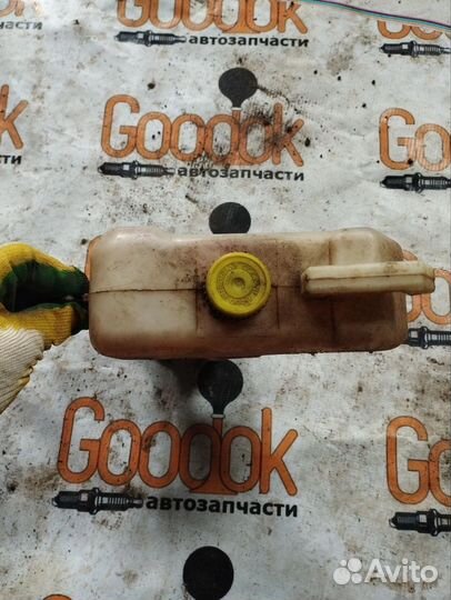 Расширительный бачок Nissan Almera N16