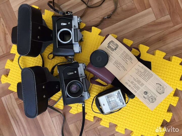 Фотоаппарат Зенит Е и вспышка Гелиос