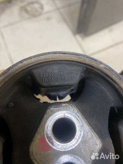 Опора двигателя левая hyunday solaris