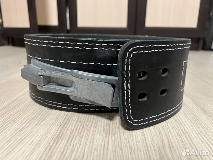 Пояс тяжелоатлетический с карабином