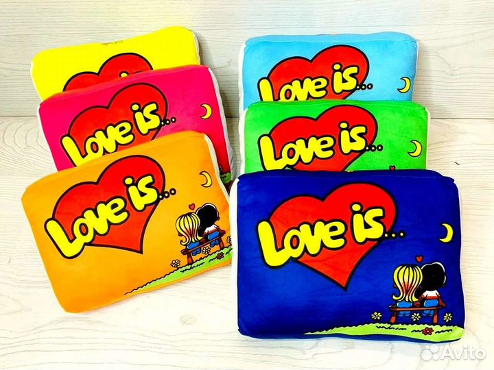Подушечки love IS