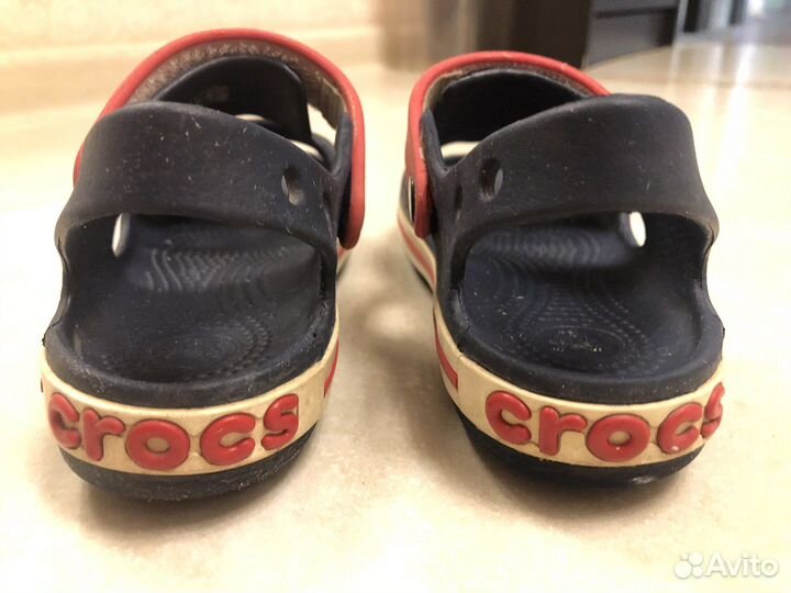 Сандалии crocs