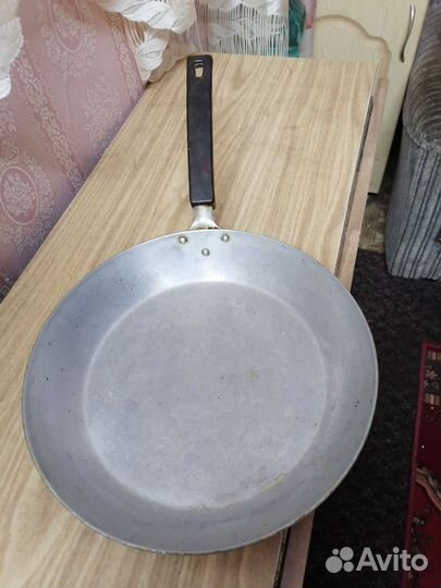 Сковорода времен СССР большая, состояние хорошее
