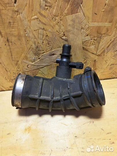 Патрубок воздушного фильтра Volvo XC90 2002