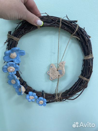 Венок из березовых веток и белой глины