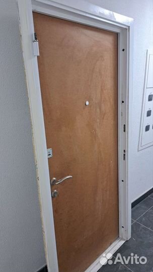 Дверь входная металлическая б.у