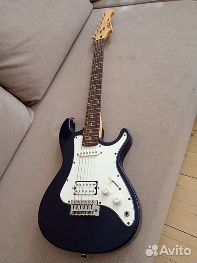 Электро гитара, комплектом с комбик ом и чехлом