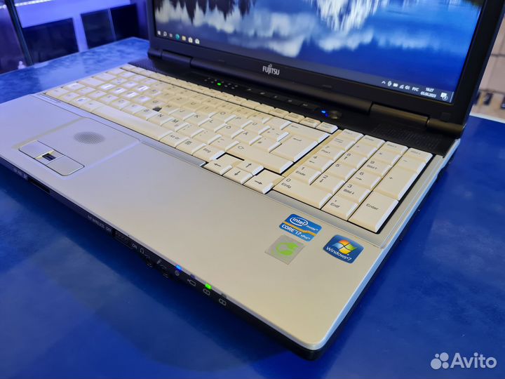 Ноутбук Fujitsu 15.6 Intel i7 офис 1с учеба