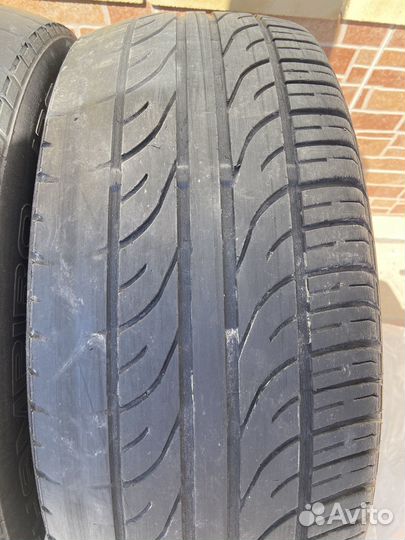 GT Radial Champiro 128 235/60 R16