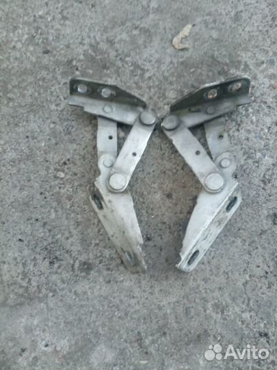 Петли,крепления капота на Спринтер