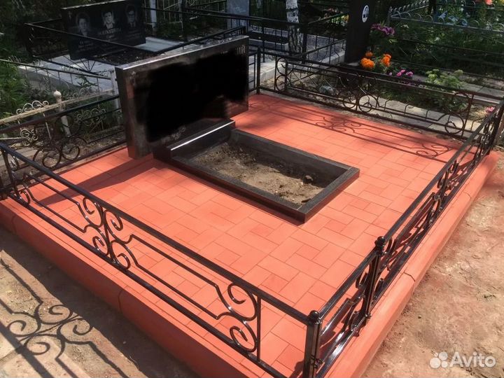 Благоустройство могил на кладбище