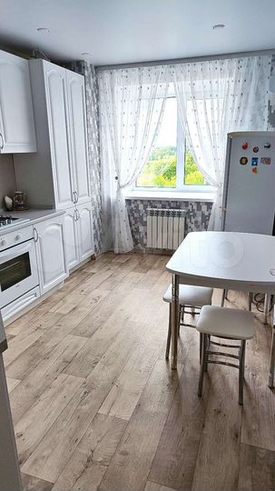 2-к. квартира, 55 м², 4/10 эт.