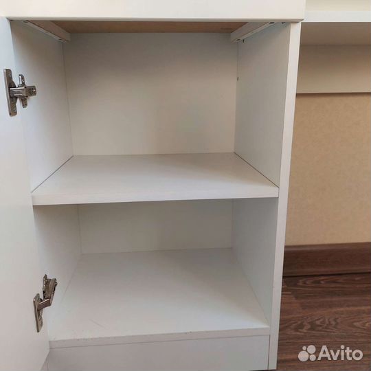 Туалетный стол с зеркалом 