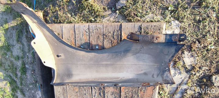 Крыло переднее priora