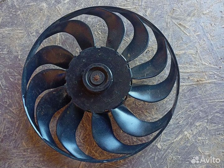 Вентилятор радиатора Passat B3 B4 Golf 3 Vento
