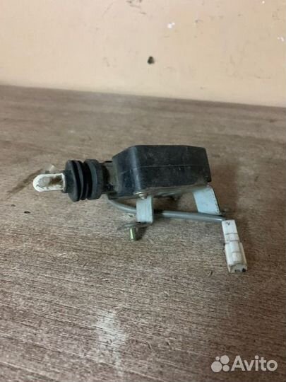 Активатор замка багажника mazda 626 (GE)