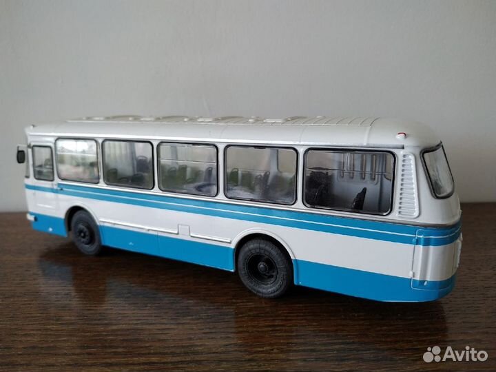 Модель автобуса лаз 695Н Модимио 1:43