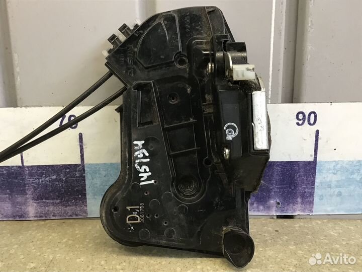 Замок двери передней правой Toyota Corolla E18 201