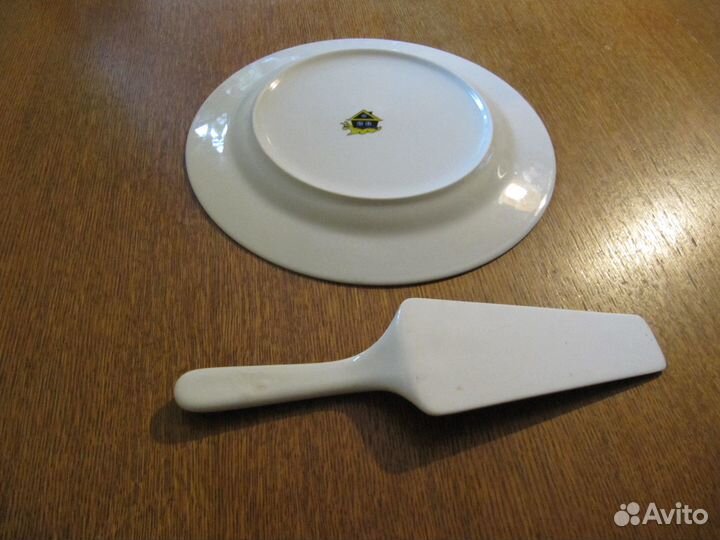 Блюдо для праздника с лопаткой фарфор 27 см