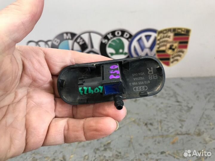 Форсунка омывателя правая Audi A5 8T cdnc 2011