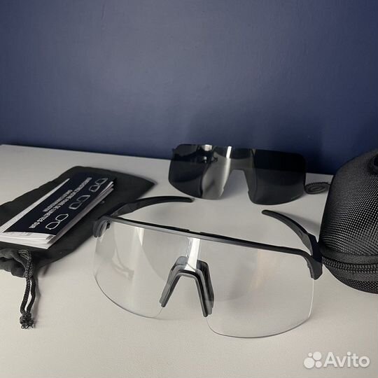 Солнцезащитные очки Oakley Sutro Lite