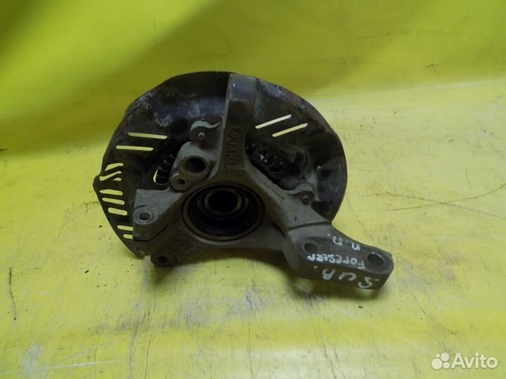 Кулак передний правый Subaru Forester S10