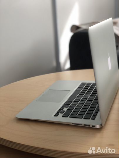 Apple MacBook Air 13 ssd/4gb/i5 хороший