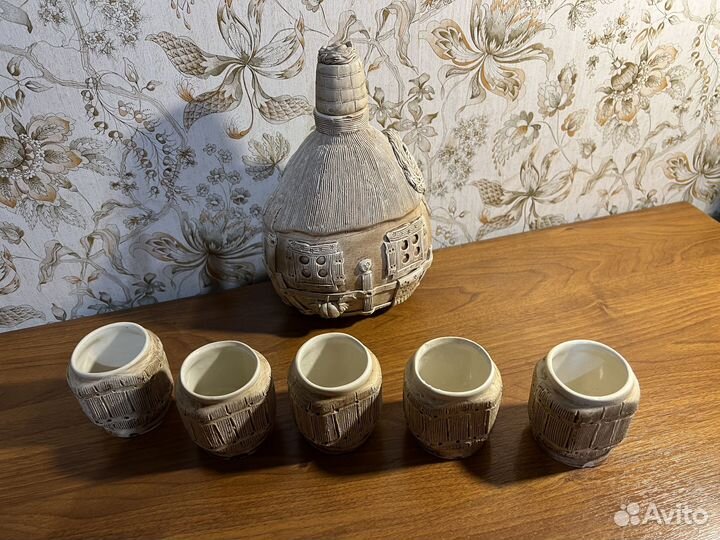 Бутыль и стопки