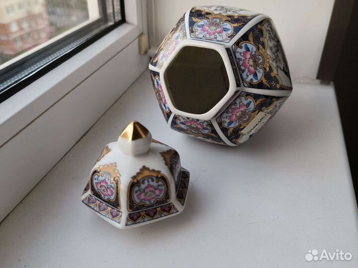 Ваза с крышкой Япония