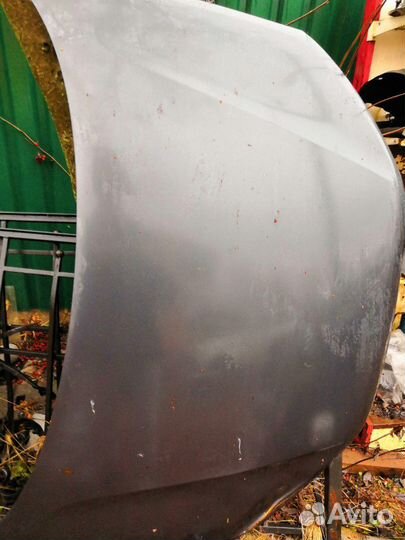 Капот от Лада Гранта 2018 год с дефектом