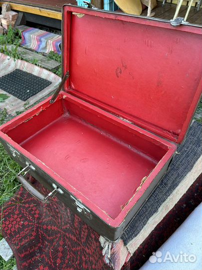 Винтажный чемодан