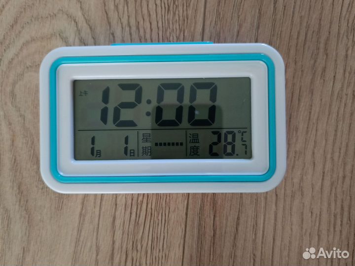 Часы настольные с озвучкой времени