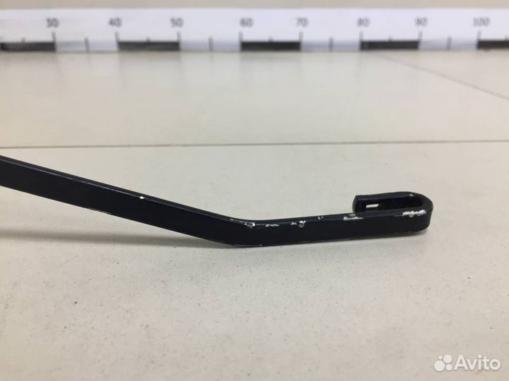 Поводок стеклоочистителя передний правый Mitsubish