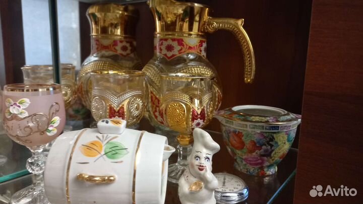 Статуэтки листайте