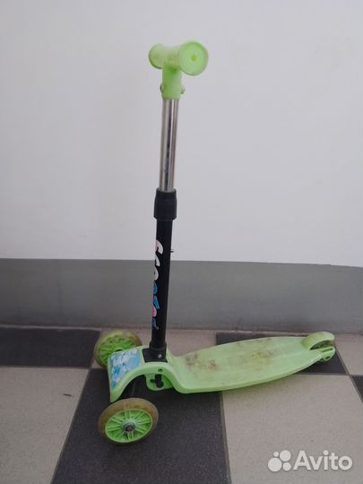 Детский трехколесный самокат бу
