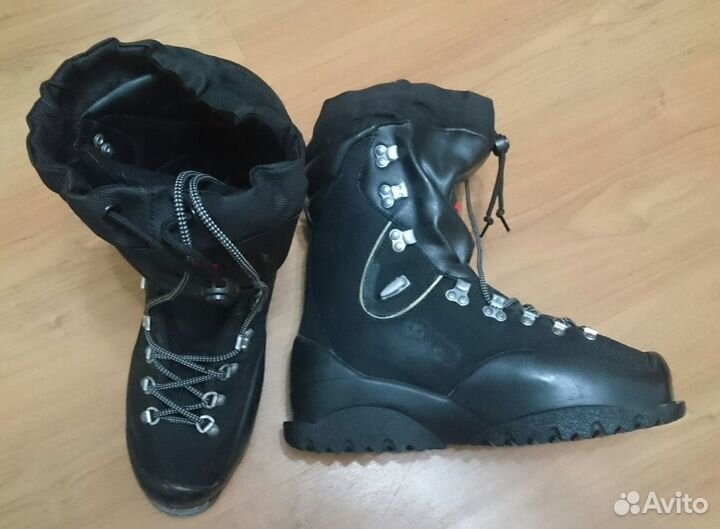 Горные туристические ботинки