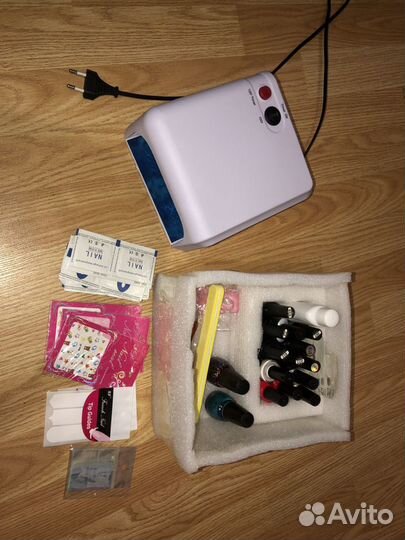 Лампа, маникюрный набор