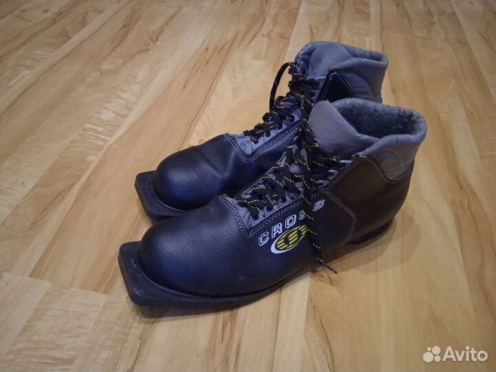 Лыжные ботинки