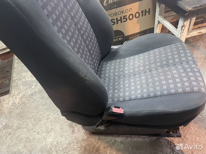 Передние сиденья renault megane 2