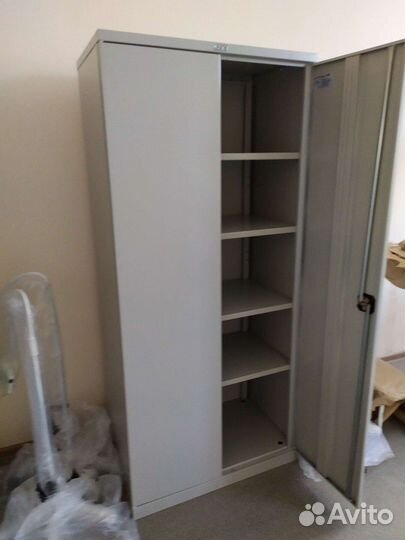 Шкаф металлический офисный с полками