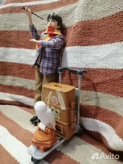 Фигурка Гарри Поттер едет в Хогвардс